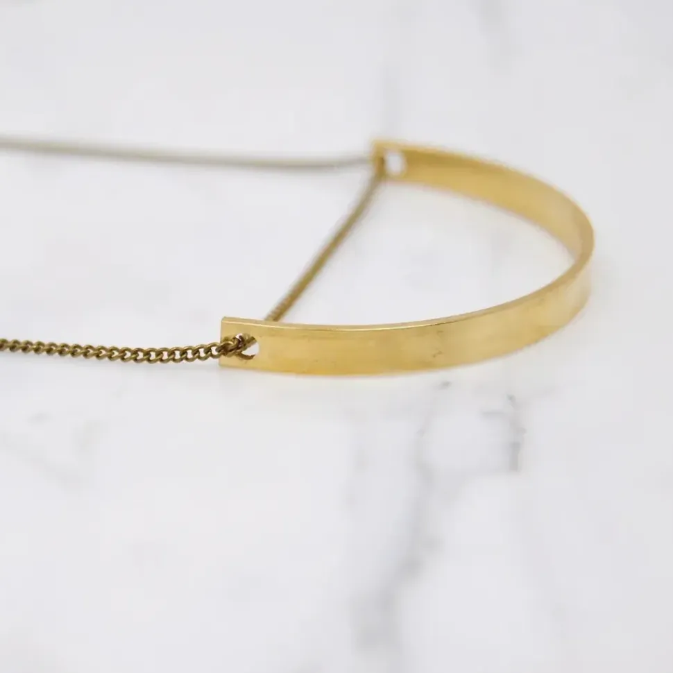 Curved Bar Necklace