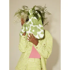 Daisy Shopping Knit Totebag (several colors)