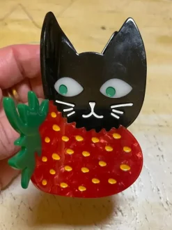 Strawberry Cat Claw